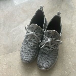 Adidas Cloudform tennis sneaker. Gently worn